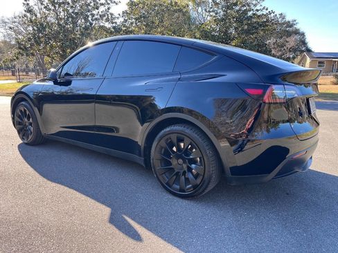 Used 2021 Tesla Model Y Long Range image 4