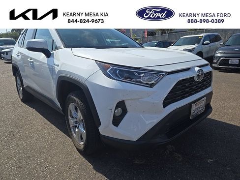 Used 2020 Toyota RAV4 XLE w/ Convenience Package AWD/4WD image 1