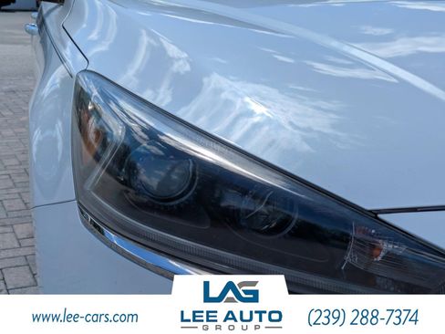 Used 2017 Kia Cadenza Premium w/ Luxury Package image 8