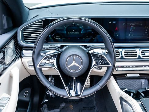 Used 2025 Mercedes-Benz GLS 450 4MATIC image 11