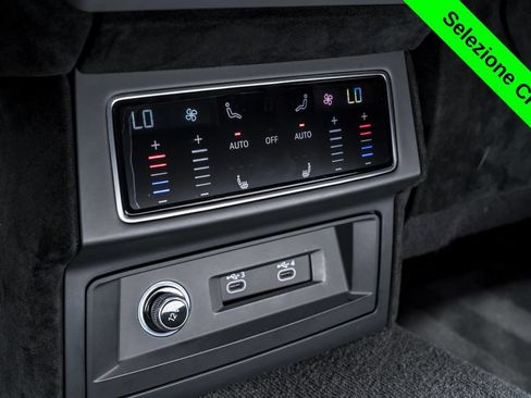 Used 2023 Lamborghini Urus Performante AWD/4WD image 34