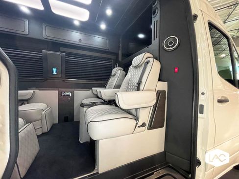 Used 2022 Mercedes-Benz Sprinter 3500 image 5