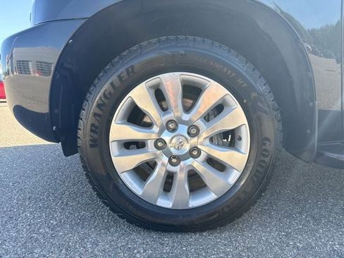 Used 2017 Toyota Sequoia Platinum AWD/4WD image 7