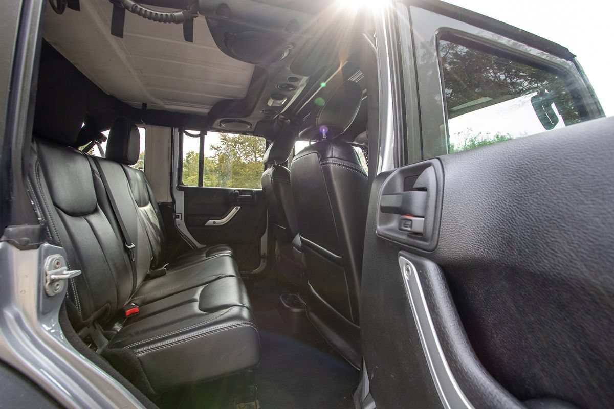 Used 2013 Jeep Wrangler Unlimited Rubicon w/ Connectivity Group AWD/4WD image 19
