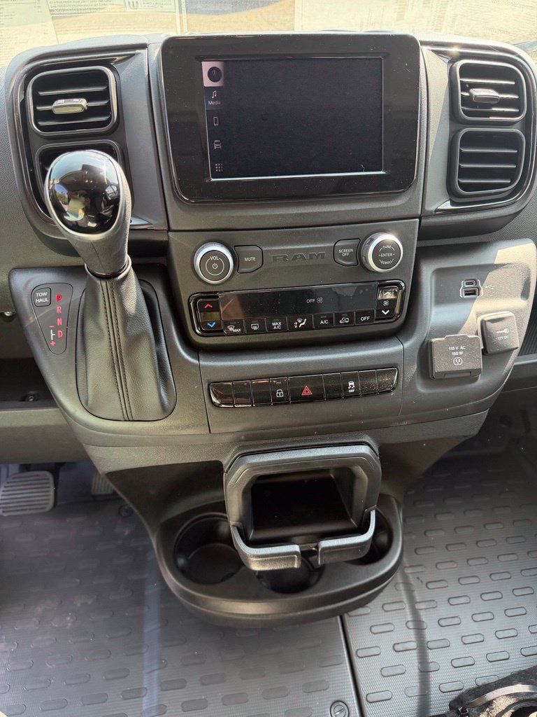 New 2025 RAM ProMaster 2500 w/ Convenience Group FWD image 17