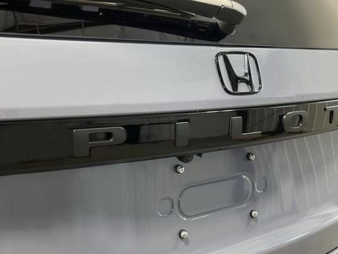 New 2026 Honda Pilot Touring image 9