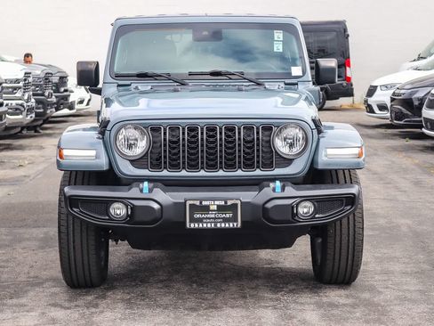 Used 2024 Jeep Wrangler Unlimited AWD/4WD image 2