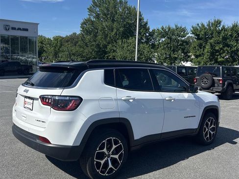 Used 2025 Jeep Compass Limited AWD/4WD image 4