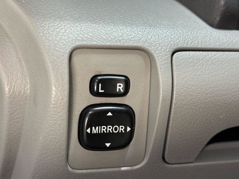 Used 2010 Toyota Camry SE FWD image 26