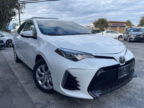 Used 2018 Toyota Corolla SE w/ Carpet Mat Package (TMS) FWD image 3