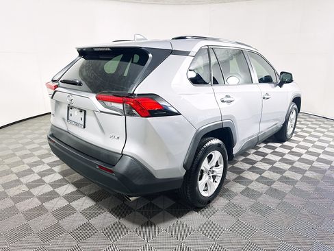 Used 2020 Toyota RAV4 XLE w/ Convenience Package FWD image 3