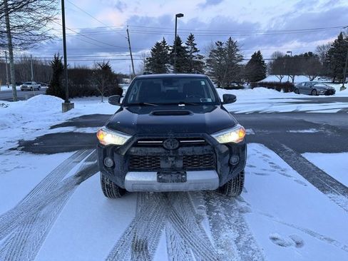 Used 2024 Toyota 4Runner TRD Off-Road Premium image 8