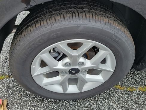 Certified 2025 Kia Soul LX w/ LX Technology Package FWD image 7