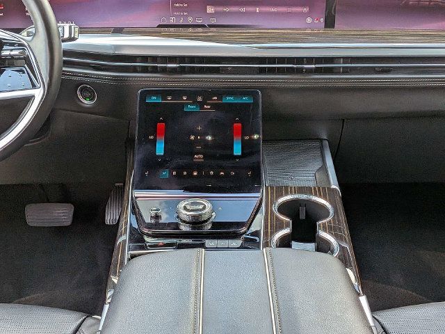 Certified 2025 Cadillac Escalade Premium Luxury AWD/4WD image 23