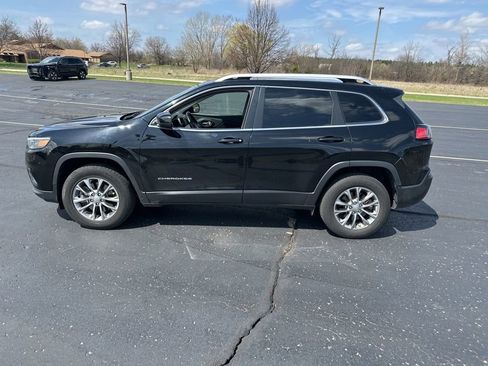 Used 2019 Jeep Cherokee Latitude Plus w/ Cold Weather Group image 3