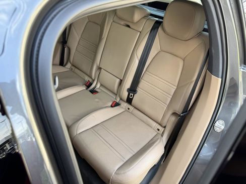 Used 2019 Porsche Cayenne image 47