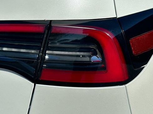 Used 2024 Tesla Model Y Long Range image 34