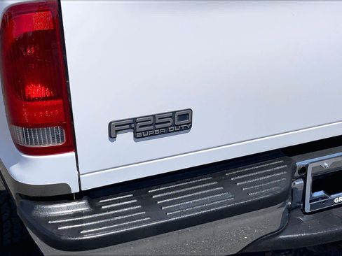 Used 2004 Ford F250 XL RWD image 9