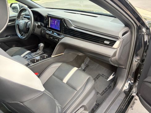 Used 2025 Toyota Camry SE FWD image 28
