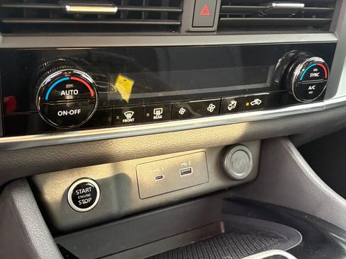 Certified 2023 Nissan Rogue SV image 15