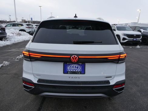 New 2026 Volkswagen Taos SEL image 24