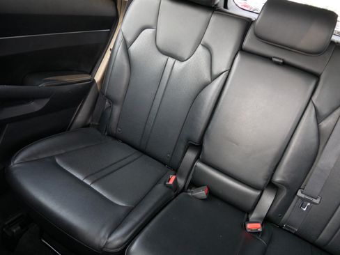 Used 2022 Kia Sorento S FWD image 12