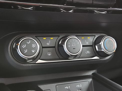 Certified 2025 Nissan Kicks SV w/ SV Premium Package image 17