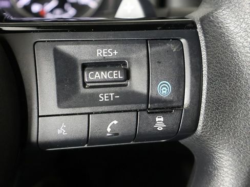 Used 2023 Nissan Rogue SV AWD/4WD image 37
