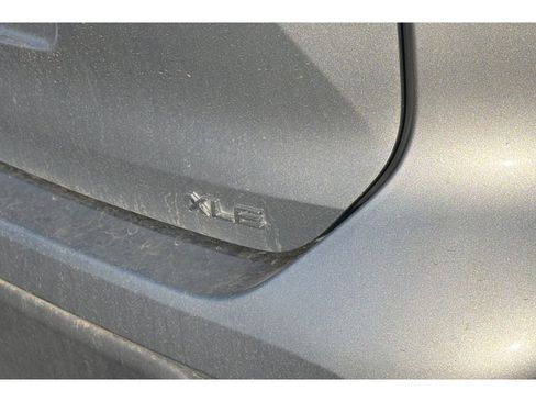 Used 2021 Toyota Highlander XLE image 7