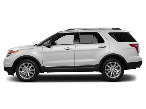Used 2015 Ford Explorer XLT w/ Equipment Group 201A AWD/4WD image 3