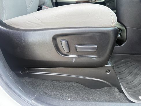 Used 2017 Toyota Sienna Limited Premium FWD image 46