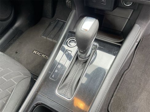 Used 2021 Nissan Kicks SV image 25