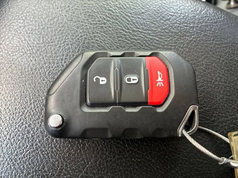 Used 2025 Jeep Wrangler Unlimited Sport AWD/4WD image 21