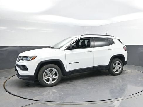 Used 2024 Jeep Compass Latitude AWD/4WD image 9