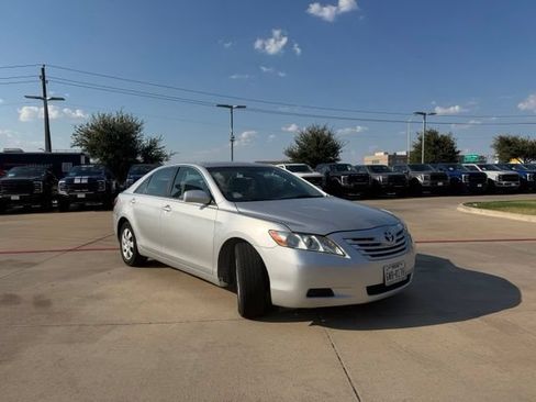 Used 2009 Toyota Camry FWD image 2