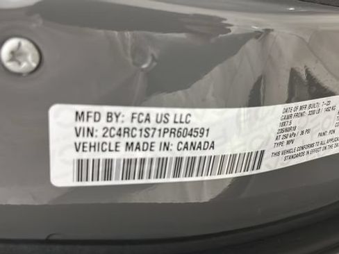 Used 2023 Chrysler Pacifica Limited w/ S Appearance Package FWD image 32