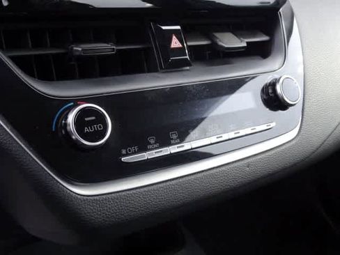 Used 2022 Toyota Corolla LE FWD image 16