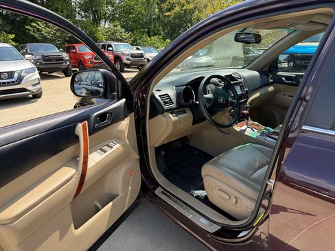 Used 2013 Toyota Highlander Limited FWD image 9