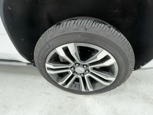 Used 2018 GMC Yukon Denali w/ Denali Ultimate Package AWD/4WD image 10