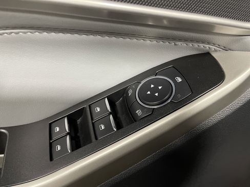 Used 2022 Ford Explorer XLT w/ Equipment Group 202A image 8