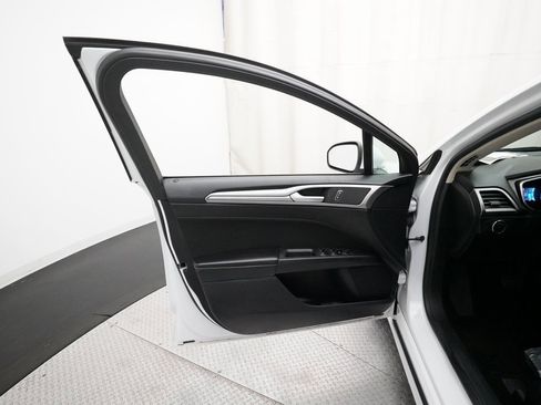 Used 2020 Ford Fusion SE image 27