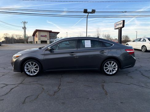 Used 2013 Toyota Avalon XLE Premium image 2