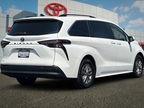 Certified 2026 Toyota Sienna LE FWD image 3