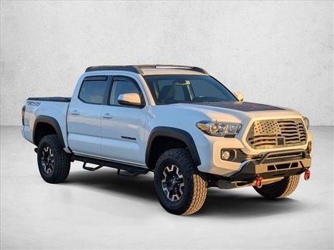 Used 2020 Toyota Tacoma TRD Off-Road image 3
