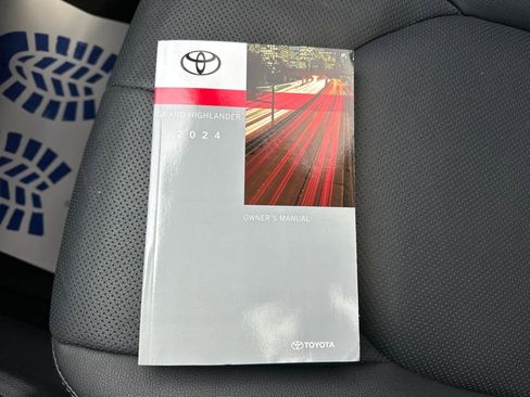 Used 2024 Toyota Grand Highlander Platinum image 30
