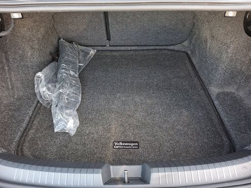 Used 2021 Volkswagen Jetta SE w/ SE Cold Weather Package image 31