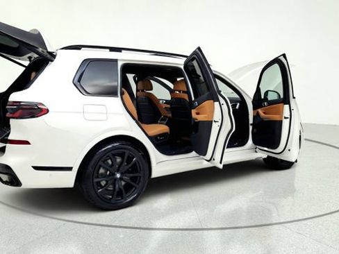 Used 2024 BMW X7 xDrive40i w/ M Sport Package AWD/4WD image 19
