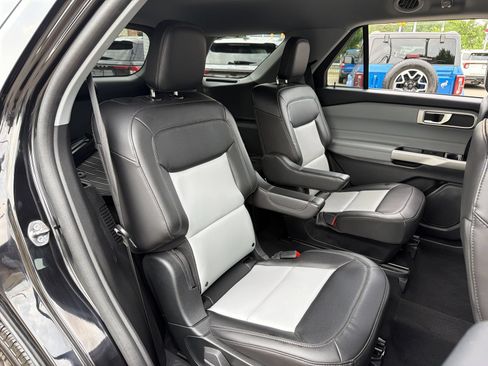 Used 2024 Ford Explorer XLT w/ Equipment Group 202A AWD/4WD image 23