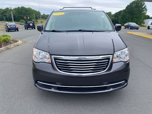 Used 2015 Chrysler Town & Country Touring w/ Driver Convenience Group FWD image 2