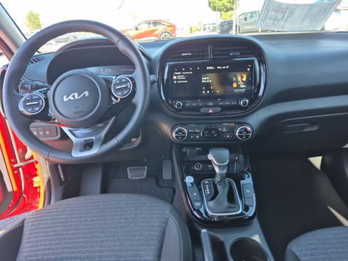 Used 2025 Kia Soul EX FWD image 18